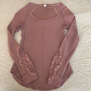 Free people thermal dusty rose sleeve detail size S